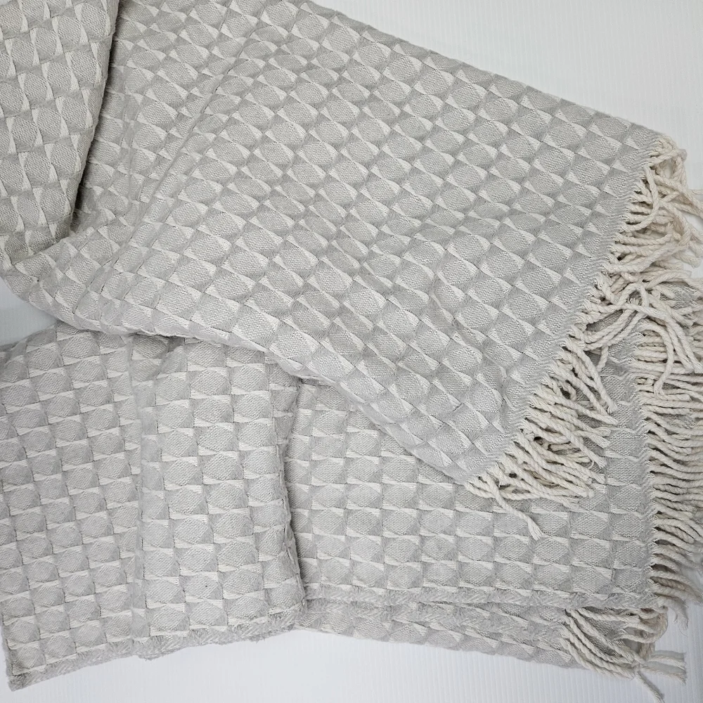 Mora Son De Abrigo Spain 2 Throw Blankets Cotton Blend Textured Weave Gray Cream